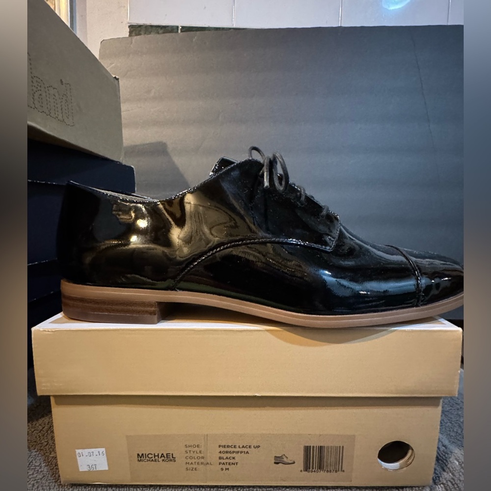 New Michael Kors Pierce Lace up Oxfordsp Oxford Black Patent size 9
